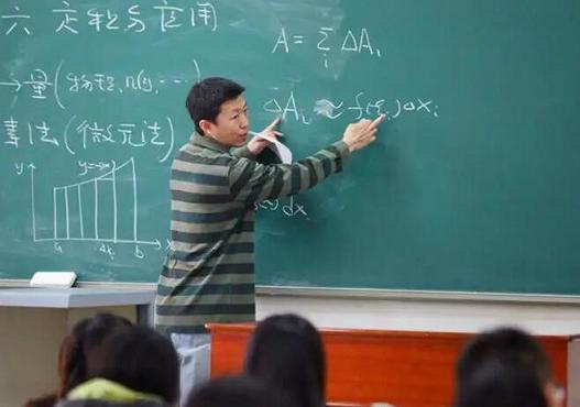 211老师的工资待遇（来自武汉一位副教授的分享）——八分饱